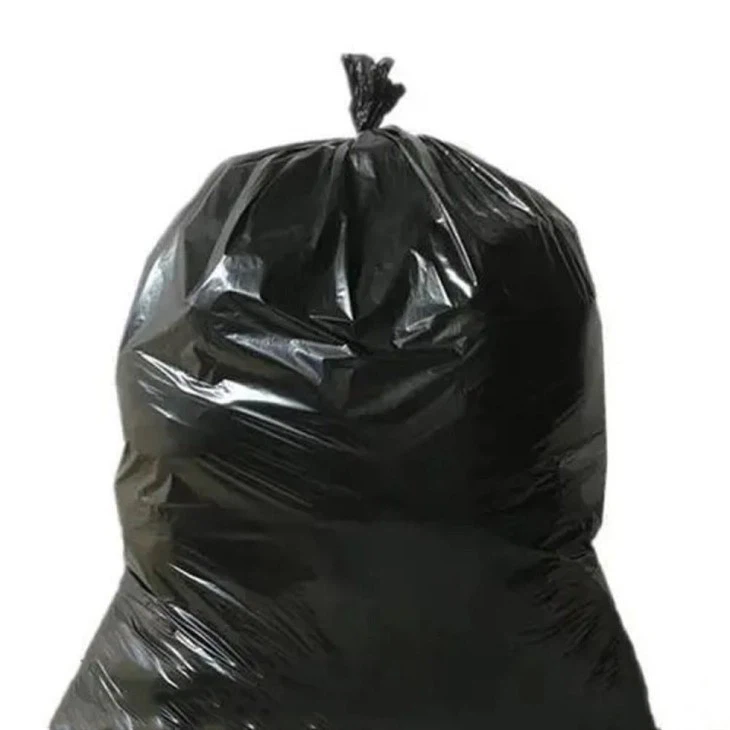 Črna prenosna vreča za smeti